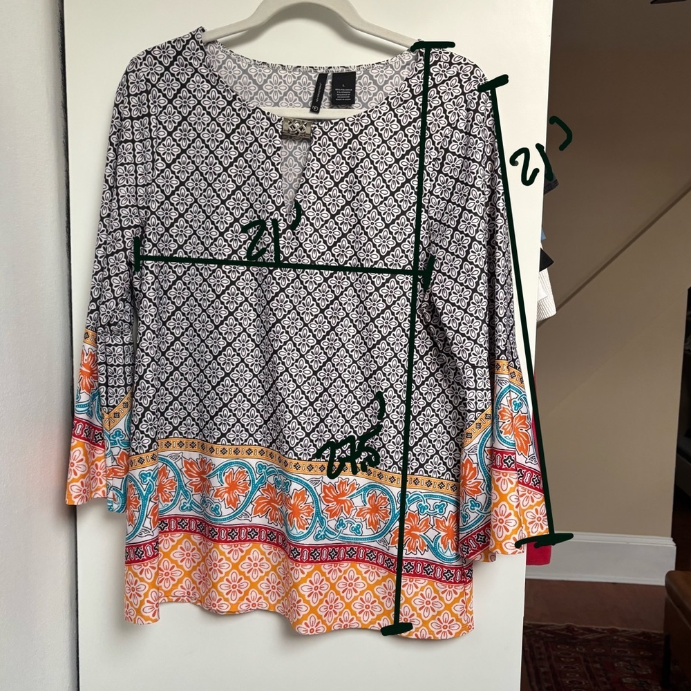 Patterned Women's Top with Multicolor Design - Picture 2 of 6